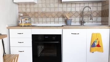 Kühlschrank, Ofen, Herdplatte, Geschirrspüler