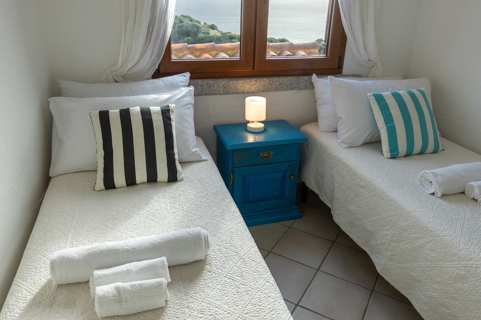 2 slaapkamers, een strijkplank/strijkijzer, reisbedje, gratis wifi