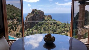 Outdoor dining - La Siesta Nebida: Exclusive Boutique Sea View Home with breathtaking sunsets (Nebida)