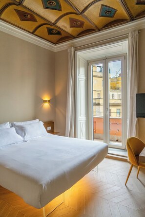 Doppia Deluxe, vista città | Una cassaforte in camera, una scrivania, postazione laptop