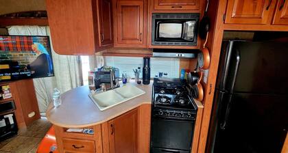 3-bedroom campground in charming River Ranch with AC sleeps 8
