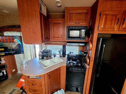 3-bedroom campground in charming River Ranch with AC sleeps 8