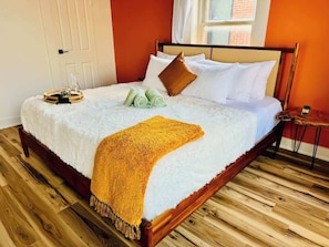 Luxury House, Non Smoking, Pets Allowed | Egyptian cotton sheets, premium bedding, memory foam beds, free minibar