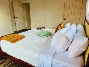 Luxury House, Non Smoking, Pets allowed | Egyptian cotton sheets, premium bedding, memory-foam beds, free minibar