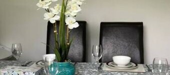 The Woodfarm Lodge - 3 Bedroom House with parking