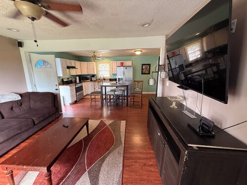 3-bedroom house in charming Kannapolis with AC