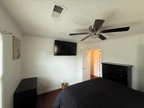 3 chambres, fer et planche à repasser, Wi-Fi, draps fournis