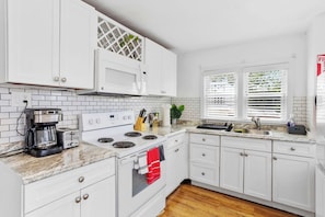 Coffee/tea maker, fridge, microwave, stovetop - 5BD 2BA Empire goes Modern! (Atlantic City)