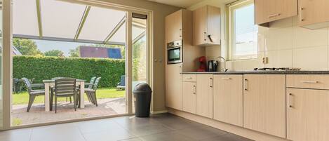 Micro-ondes, four, plaque de cuisson, lave-vaisselle