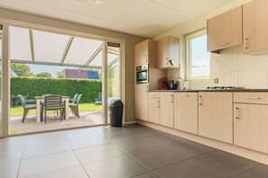 Microonde, forno, piano cottura, lavastoviglie