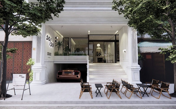 Vista frontal de la propiedad