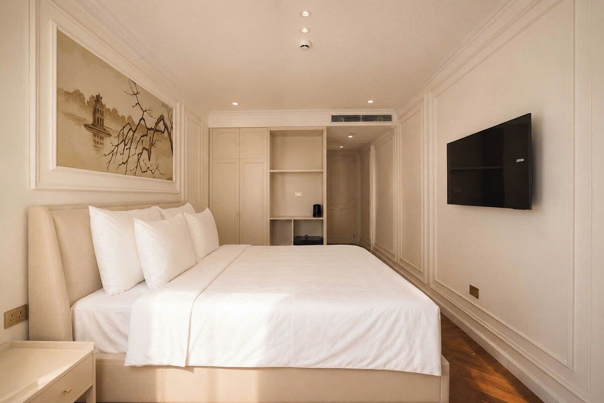 Deluxe Double Room | In-room safe, desk, blackout drapes, soundproofing