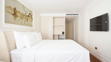 Deluxe Double Room | In-room safe, desk, blackout drapes, soundproofing
