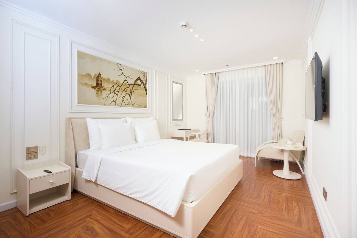 Deluxe Double Room | In-room safe, desk, blackout drapes, soundproofing