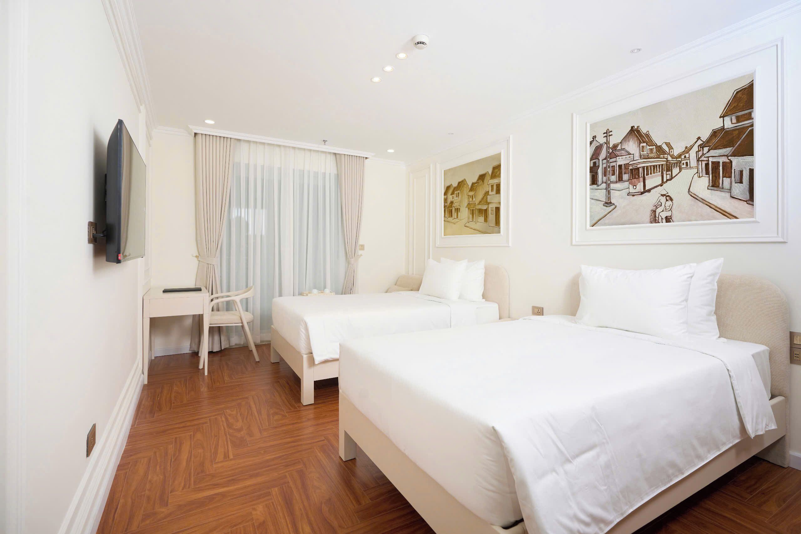 Deluxe Twin Room | In-room safe, desk, blackout drapes, soundproofing