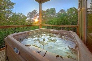 Outdoor spa tub - Swim in the Clouds | Luxe 6BR Cabin w/ Views & Pool (Pigeon Forge)