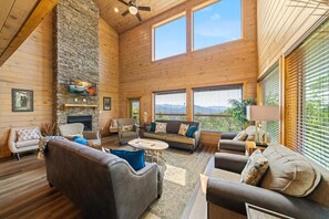 テレビ、暖炉、テレビゲーム