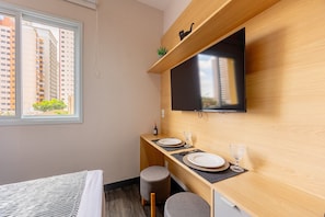 Iron/ironing board, internet, bed sheets