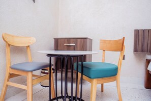 Escrivaninha, espaço de trabalho para notebook, Wi-Fi de cortesia