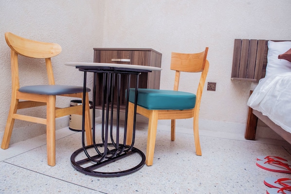 Habitación Deluxe doble, patio, vistas a la ciudad | Escritorio, espacio para trabajar con un portátil, wifi gratis