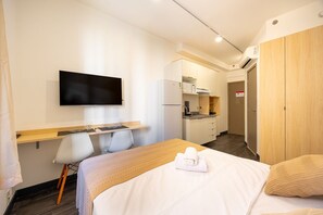 Iron/ironing board, internet, bed sheets