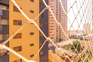 المنطقة المحيطة بالمنشأة