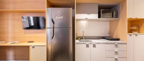 ثلاجة، ميكروويف، ماكينة لصنع القهوة/الشاي، محمصة خبز