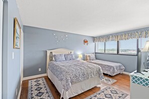 2 bedrooms, free WiFi, bed sheets - Close to Attractions - Holiday Towers 808 (Myrtle Beach)
