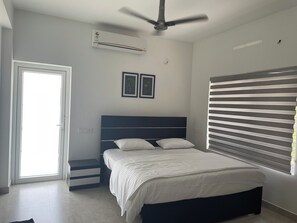 3 chambres, fer et planche à repasser, accès Internet, draps fournis