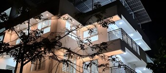 Elegant 3-BR Serviced Apartment with Full Amenities and Near City Hotspots