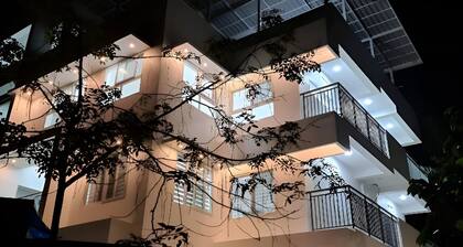 Elegant 3-BR Serviced Apartment with Full Amenities and Near City Hotspots