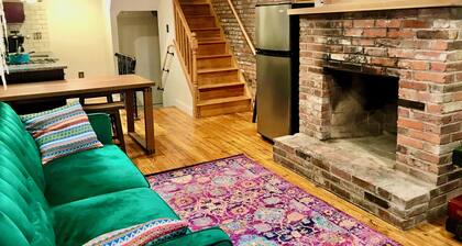 Charming cottage in Ave of the Arts -Center City