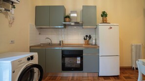 Fridge, oven, stovetop, coffee/tea maker - Apt near C. Buenos Aires – WiFi, AC, Metro 3 min (Milan)