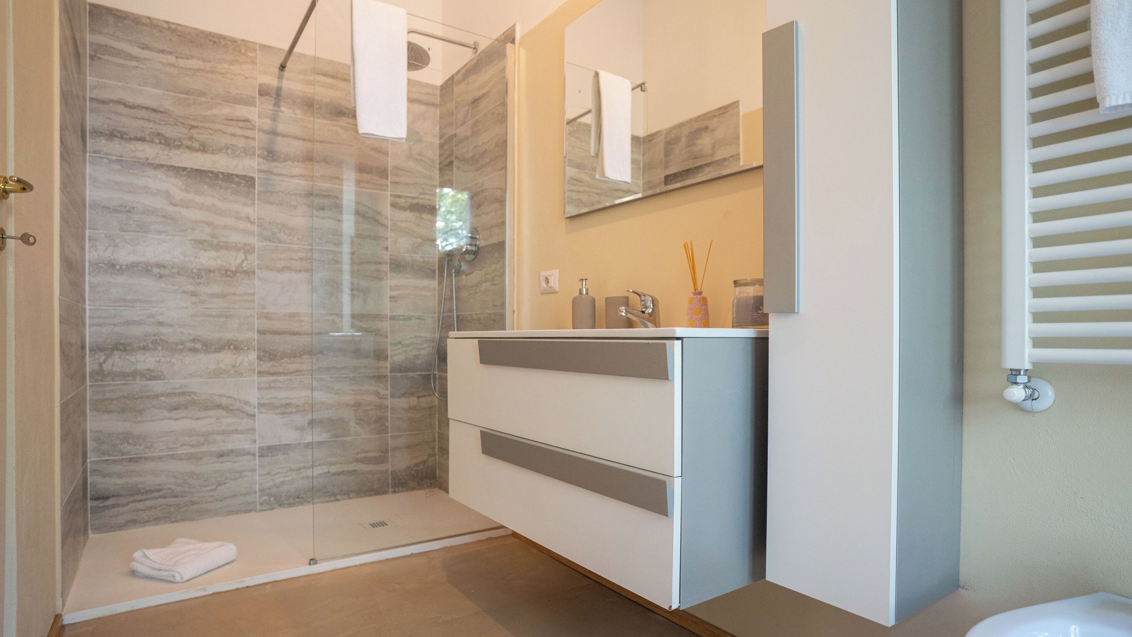 Shower, free toiletries, hair dryer, bidet
