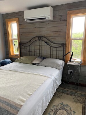 1 dormitorio, tabla de planchar con plancha, wifi y ropa de cama