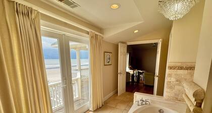 Oceanfront w/ sandy beach all day! 4100sq ft. Retreat w/ Private walk, Pet’s ok!