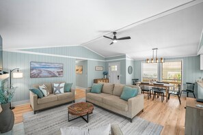 Maison, plusieurs lits, patio, vue jardin (101 Sea Otter) | Coin séjour