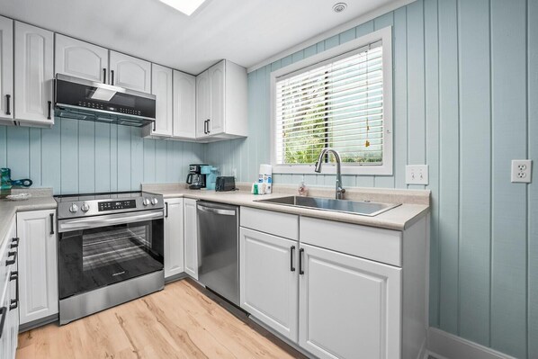 Maison, plusieurs lits, patio, vue jardin (101 Sea Otter) | Cuisine privée