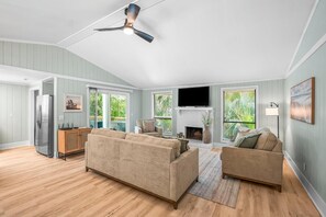 House, Multiple Beds, Patio, Garden View (101 Sea Otter) | Living area