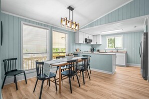 House, Multiple Beds, Patio, Garden View (101 Sea Otter) | Dining