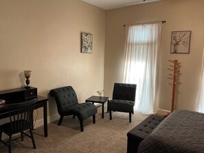 2 bedrooms, desk, WiFi, bed sheets