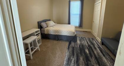 2-bed apartment /Downtown Columbus / parking/ WiFi/ LOCATION! LOCATION!