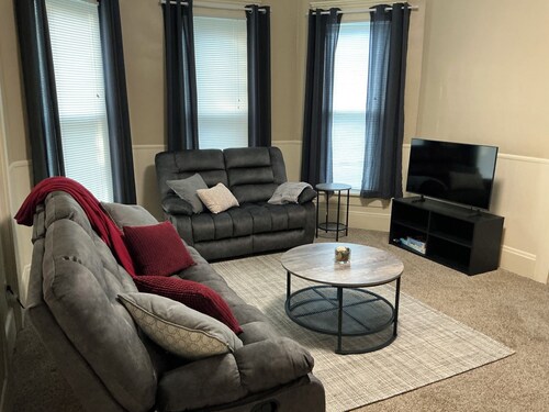 Cozy Columbus Apartment - 1 mile from Cummins HQ & Downtown