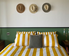 3 chambres, fer et planche à repasser, Wi-Fi, draps fournis