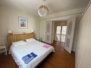 5 bedrooms, iron/ironing board, WiFi - LOTI HOUSE between the beach and the central market of Royan House for 10 people (Royan)