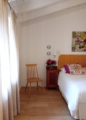 1 bedroom, iron/ironing board, internet, bed sheets