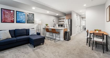 1BR Getaway · Broncos, Light Rail, Red Rocks