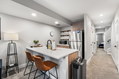 1BR Getaway · Broncos, Light Rail, Red Rocks