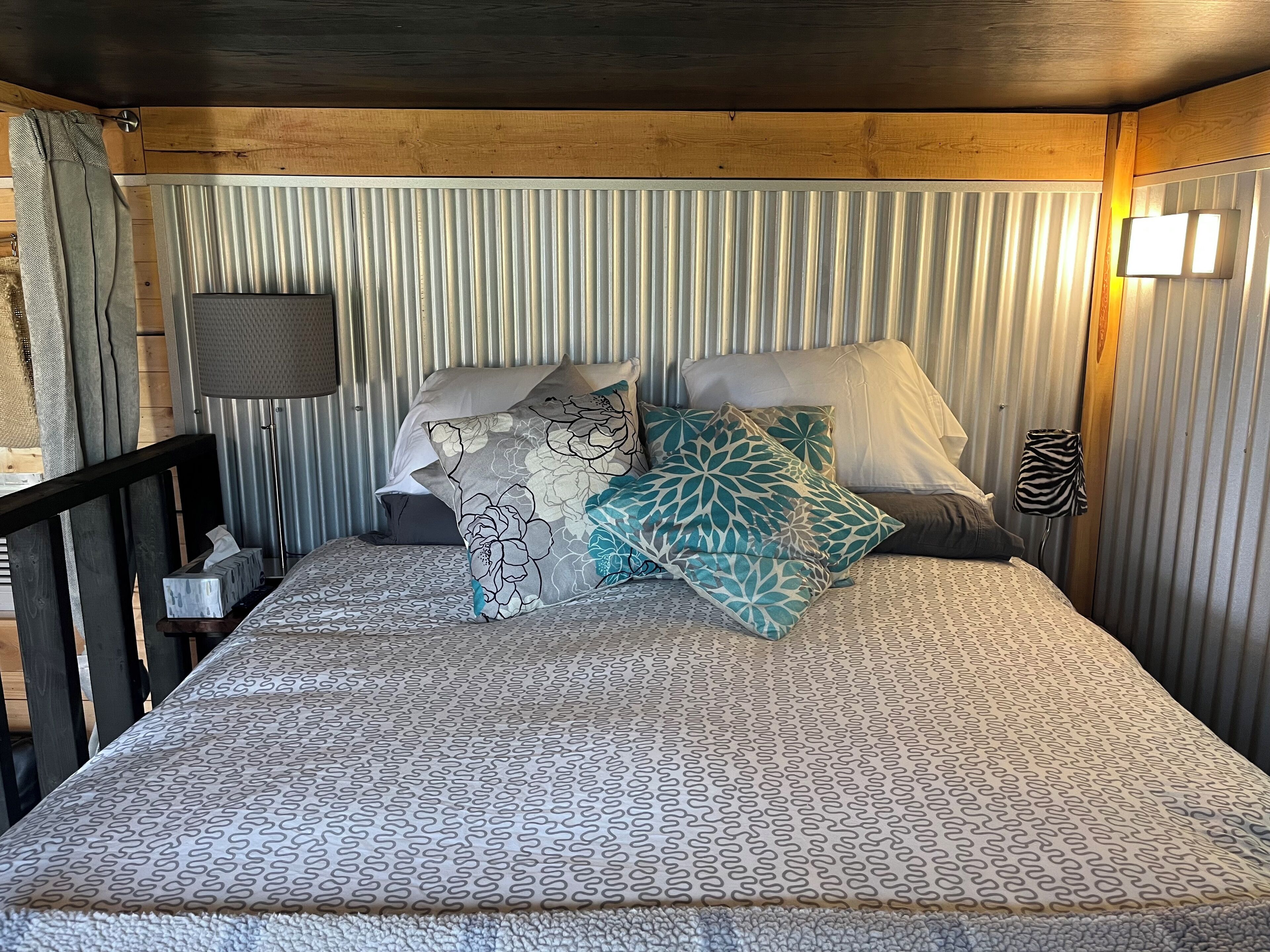 1 多间卧室、熨斗/熨衣板、上网接入、床单