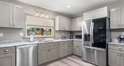 Peaceful and Private Lake Weir Home